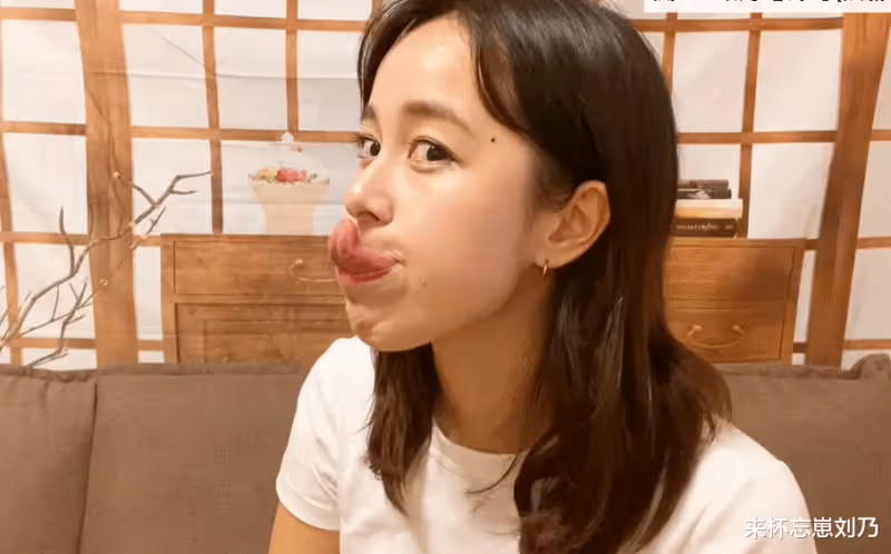 25歲混血女星有10cm超長舌頭！曝吻戲「失控」經歷：這誤會大了！