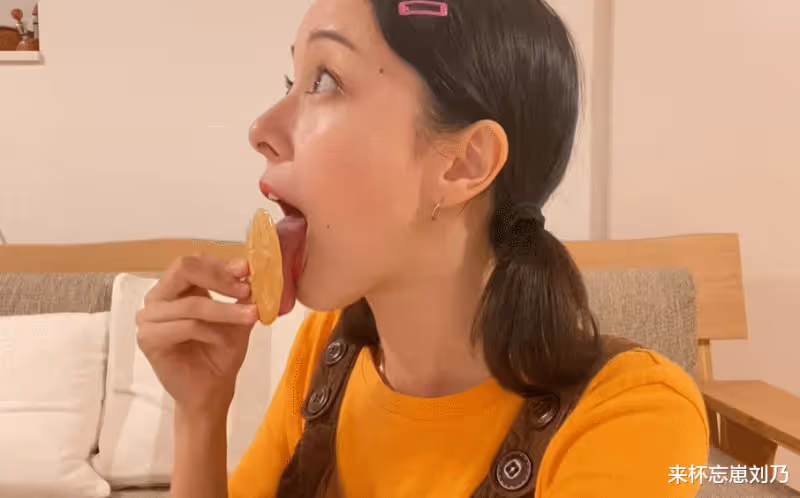 25歲混血女星有10cm超長舌頭!曝吻戲「失控」經歷:這誤會大了!