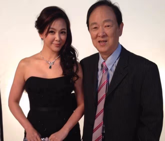武俠巨星王羽去世20天，王馨平三姐妹終於團聚，為父親喪禮做準備