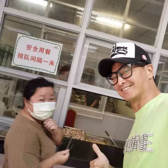 何家勁曬工廠伙食，2葷1素營養均衡，曾因招工月薪3500元引爭議