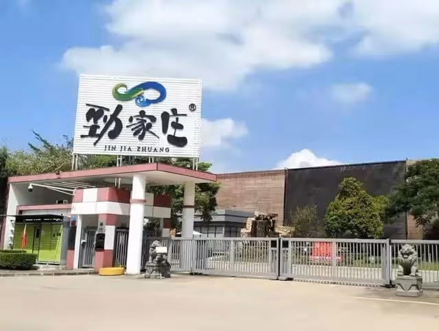 何家勁曬工廠伙食，2葷1素營養均衡，曾因招工月薪3500元引爭議
