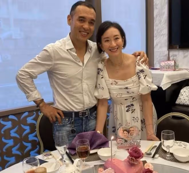 港姐梁佩瑚慶結婚6周年，與內地富商老公大秀恩愛，沒生娃仍幸福