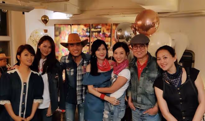 港姐梁佩瑚慶結婚6周年，與內地富商老公大秀恩愛，沒生娃仍幸福