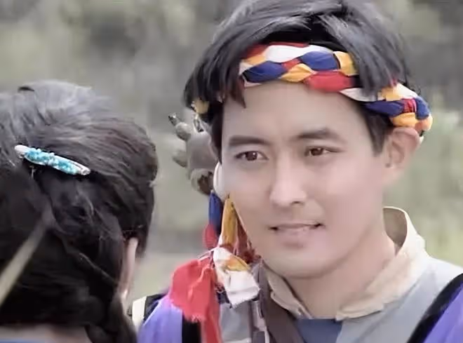 57歲李志希內地遊山玩水，打高爾夫球心情好，與孿生弟弟分隔兩地