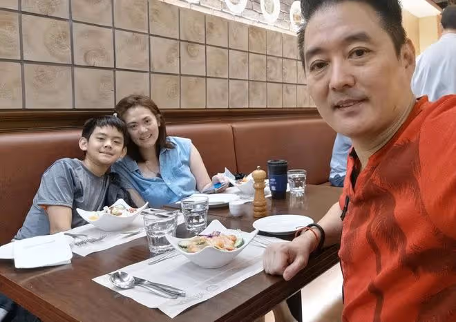 57歲李志希內地遊山玩水，打高爾夫球心情好，與孿生弟弟分隔兩地