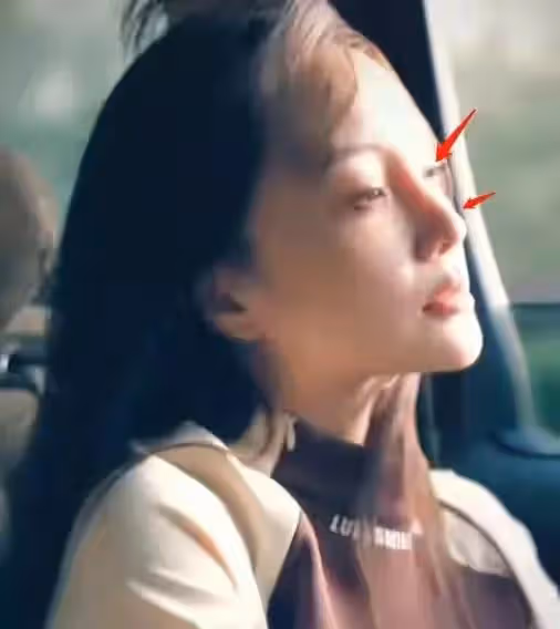 李小璐近照被吐槽鼻子透光，黑粉說她整容，她回應：跟你有關係
