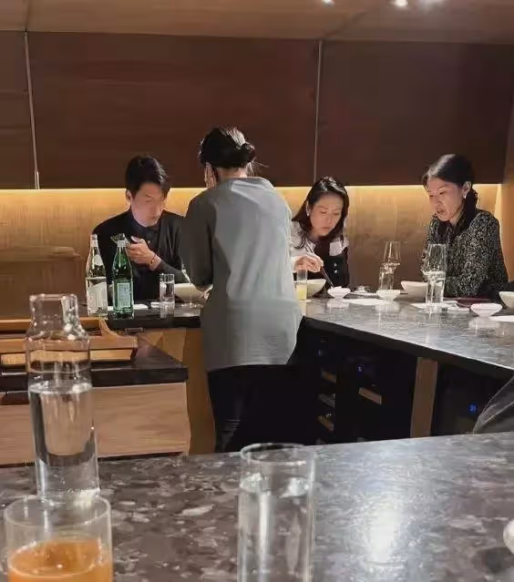 玄彬孫藝珍就餐再被偶遇，粉絲為偶像買單，獲兩人致謝