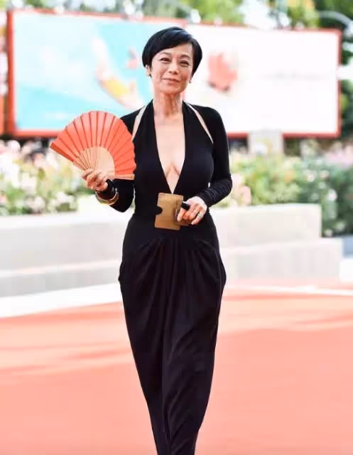 張艾嘉罕露面 68歲「老的太真實」 羅大佑李宗盛曾迷戀過她 網贊：美貌與智慧並存的女人
