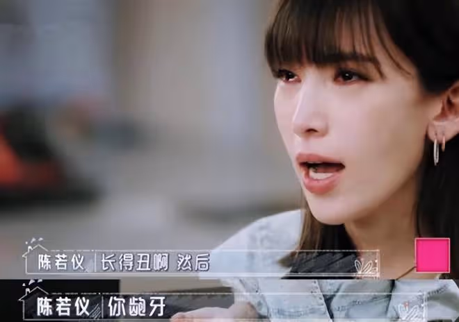 林志穎妻子開豪車出行,穿戴一身奢華品買冰淇淋,膝蓋受傷明顯