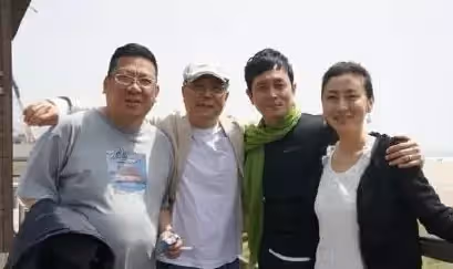 曾與賈靜雯搭檔！爆紅後堅持「娶5婚妻子」卻遭捲走5000萬　如今「親手養大6孩」沒一個是親生