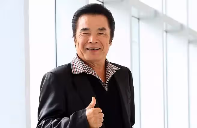 人生七十才開始！73歲雷洪「再婚拒當韋小寶」防疫兼新婚　嫩妻溫柔背後「心裡藏著秘密」：盡心服侍