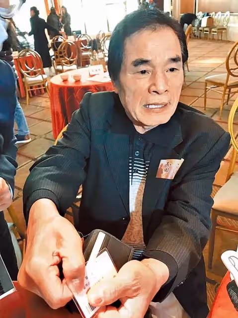 人生七十才開始！73歲雷洪「再婚拒當韋小寶」防疫兼新婚　嫩妻溫柔背後「心裡藏著秘密」：盡心服侍