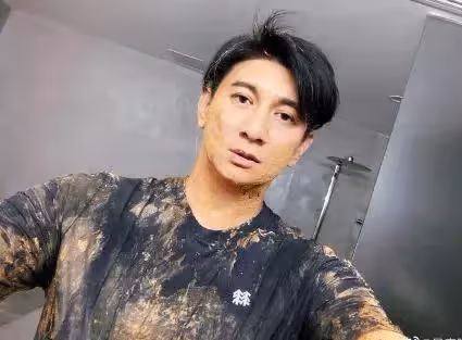 擺脫幸福肥，吳奇隆曬近照，暴瘦一圈下頜線明顯，重回顏值巔峰
