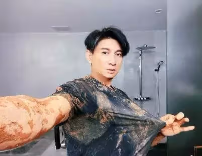 擺脫幸福肥，吳奇隆曬近照，暴瘦一圈下頜線明顯，重回顏值巔峰
