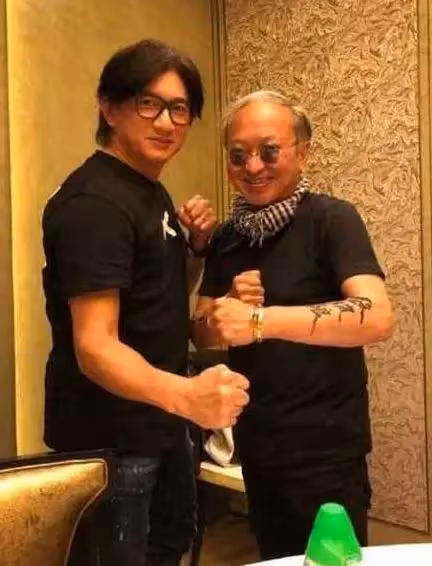 擺脫幸福肥，吳奇隆曬近照，暴瘦一圈下頜線明顯，重回顏值巔峰