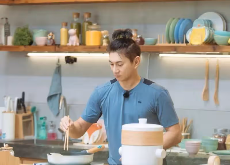 擺脫幸福肥，吳奇隆曬近照，暴瘦一圈下頜線明顯，重回顏值巔峰
