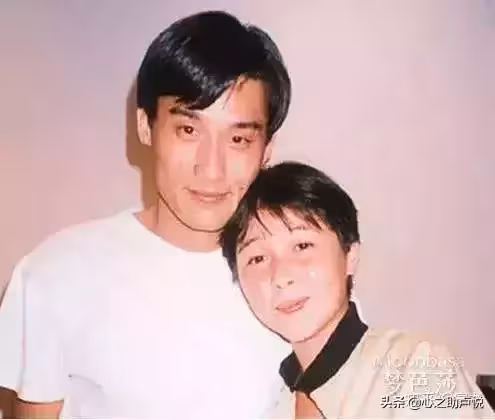 老婆身材臃腫遭群嘲，千面影帝出道多年無緋聞「 獨寵妻子33年」，出門緊牽手不放：沒有她不行