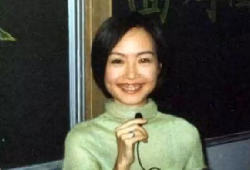 她二婚嫁初戀，為保持80斤身材只吃10粒米，49歲稱沒空生孩子：我晚熟
