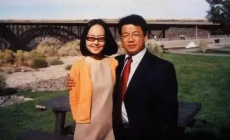 她二婚嫁初戀，為保持80斤身材只吃10粒米，49歲稱沒空生孩子：我晚熟