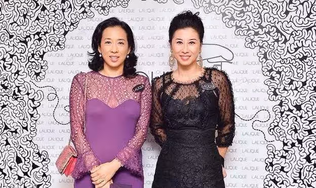 五位「歷屆港姐」齊聚打羽毛球,朱玲玲穿運動裝最搶眼,吳毅將妻子罕見現身