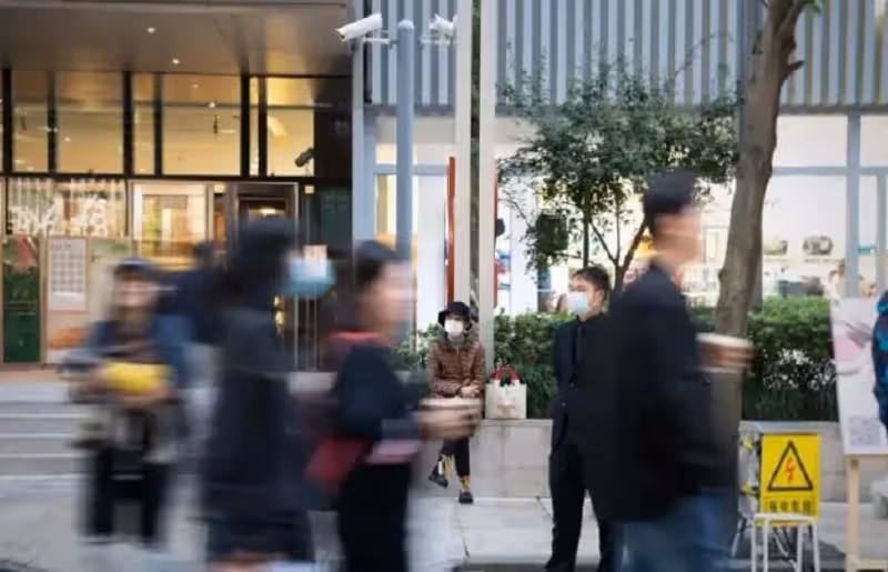 孫儷低調帶兒女路邊擺攤,收入全部用於流浪動物救助,滿滿正能量,網友直呼:人美心也美