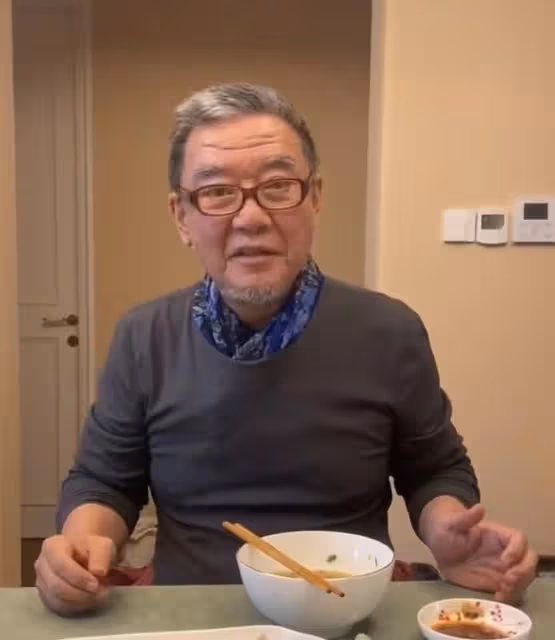 李立群自曝喝不起好普洱,只能向朋友蹭喝,家用茶壺已有50年歷史
