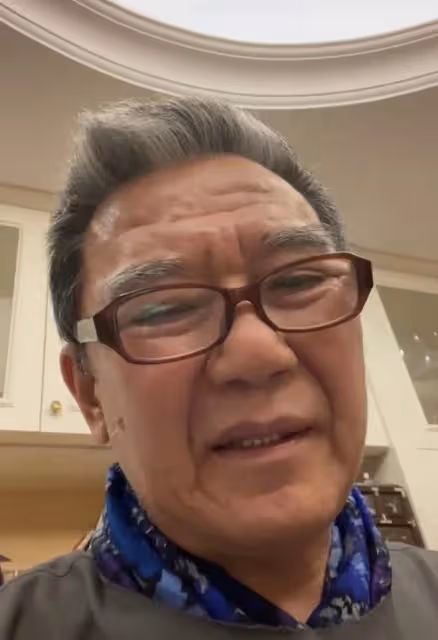 李立群自曝喝不起好普洱,只能向朋友蹭喝,家用茶壺已有50年歷史