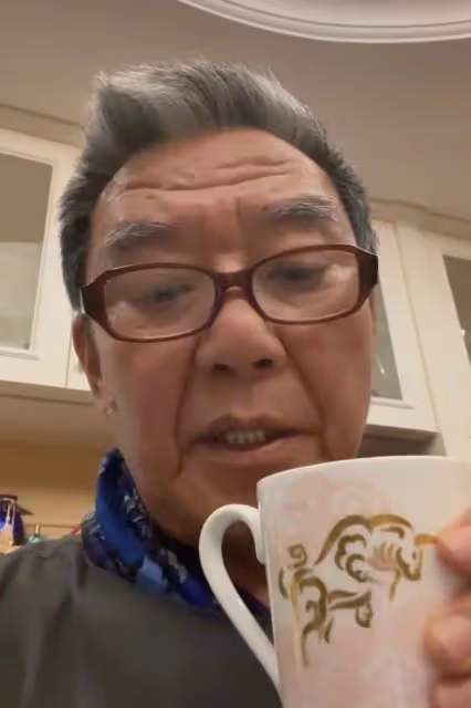 李立群自曝喝不起好普洱,只能向朋友蹭喝,家用茶壺已有50年歷史
