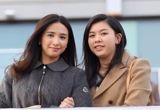香港知名女星全素顏出鏡!看著比女兒還年輕,意外喪夫後至今單身