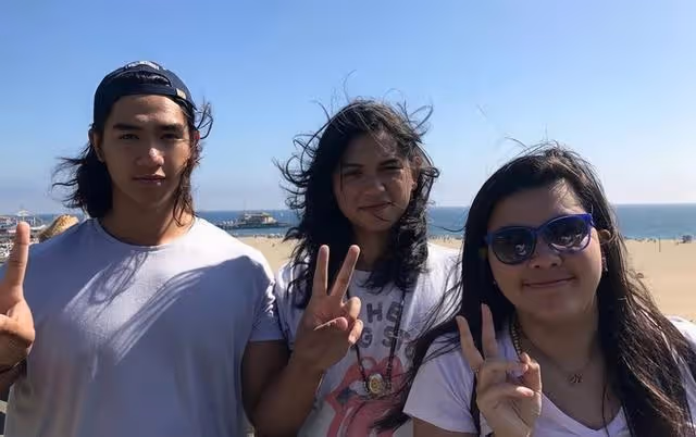 香港知名女星全素顏出鏡！看著比女兒還年輕，意外喪夫後至今單身
