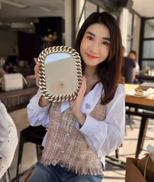 TVB女星梁雪湄近照,45歲仍身材出眾,已轉行做生意交往外國男友
