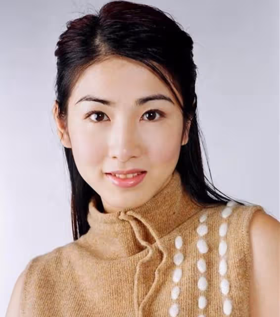 TVB女星梁雪湄近照,45歲仍身材出眾,已轉行做生意交往外國男友