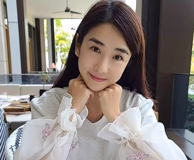 TVB女星梁雪湄近照,45歲仍身材出眾,已轉行做生意交往外國男友