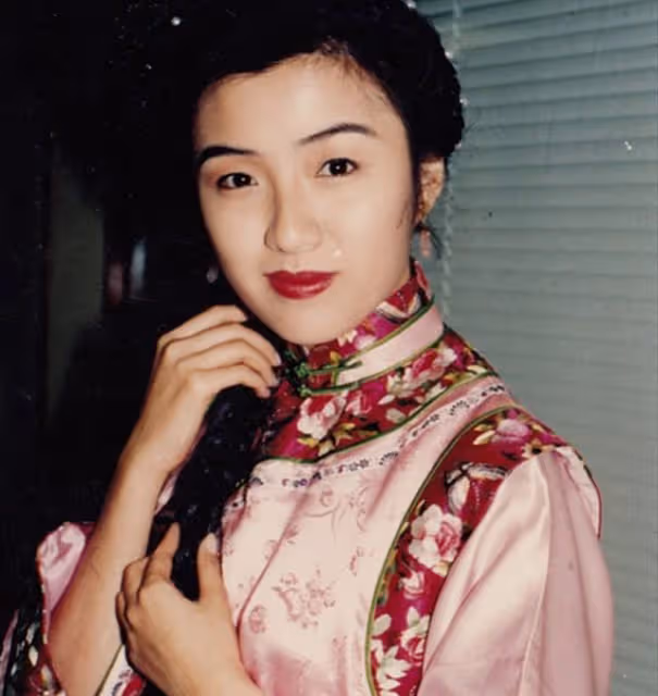 港姐梁小冰何婉盈聚會,從中午喝到晚上太盡興,3次合作都演情敵