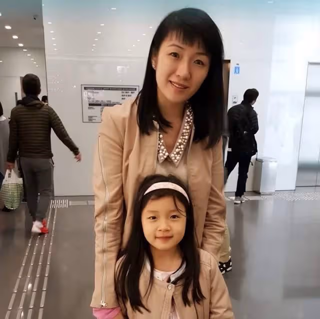 港姐梁小冰何婉盈聚會,從中午喝到晚上太盡興,3次合作都演情敵