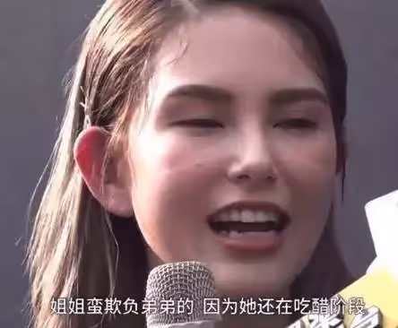 昆淩近照曝光,「網紅鼻」搶鏡,顏值落差太大,網友:整沒整容一目了然