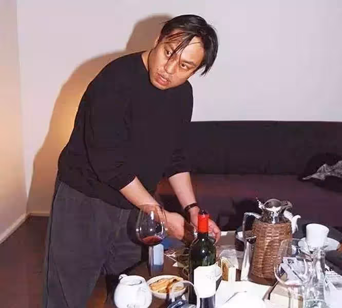 羅兆輝:屌絲逆襲27歲身家10億,羞辱過張智霖,風流半生淒慘離世