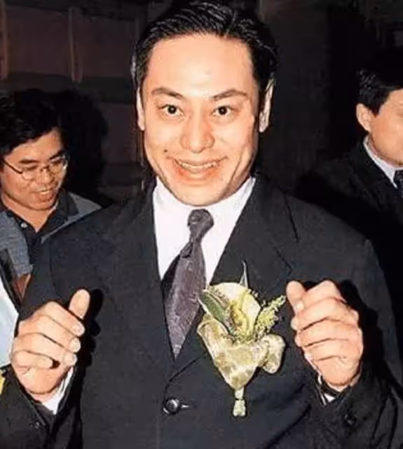 羅兆輝:屌絲逆襲27歲身家10億,羞辱過張智霖,風流半生淒慘離世