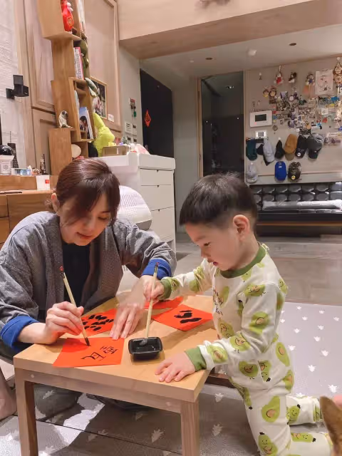 S.H.E成員Ella過億豪宅曝光,家中裝2米高聖誕樹,餐桌可坐十餘人:裝修設施令人震驚