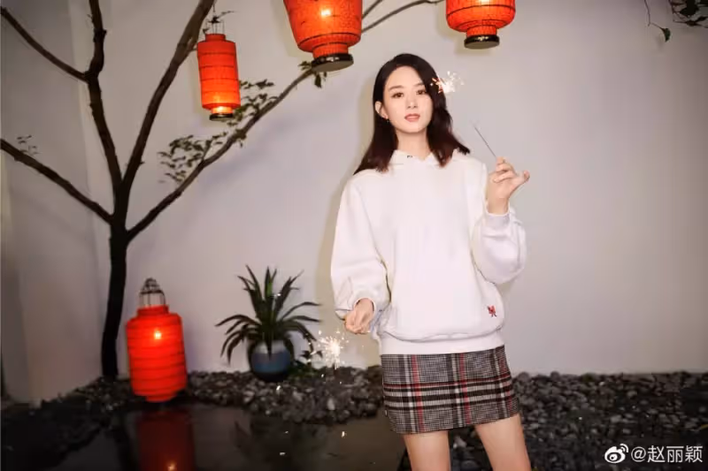 變身金剛芭比,趙麗穎首度曬「產後真實身材」 超驚人背肌「一轉正面更猛」粉絲嚇傻:要人怎麼活?