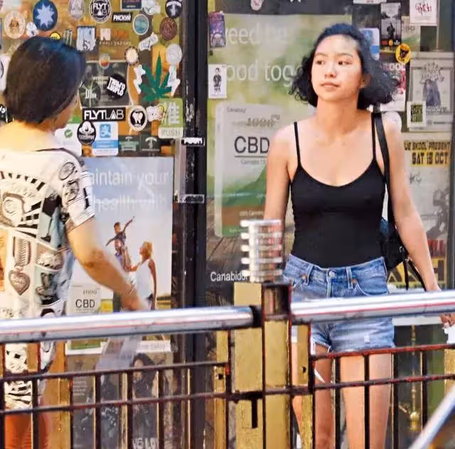 林青霞18歲二女兒近照曝光！素顏出鏡，身材苗條顏值高，熱愛跳舞藝術細胞遺傳母親