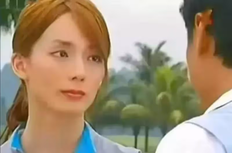 23歲成「最美何仙姑」大紅!被男友「騙光8千萬」,如今45歲靠按摩養家餬口,與兒子相依為命