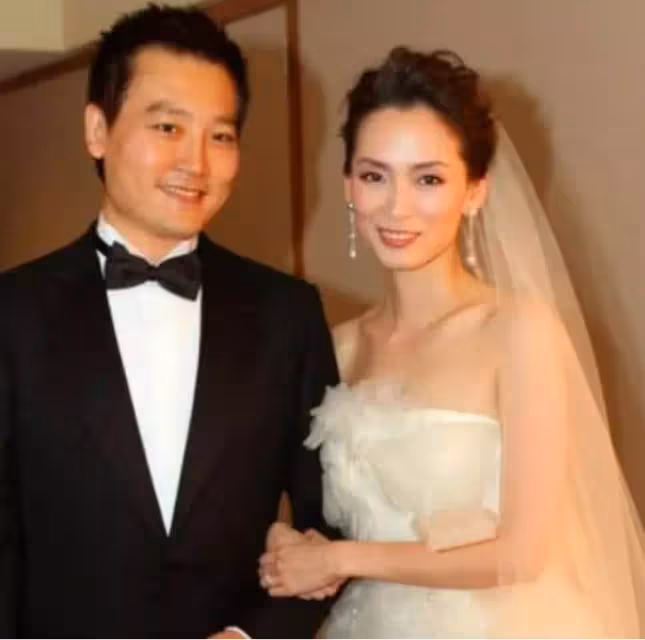 23歲成「最美何仙姑」大紅!被男友「騙光8千萬」,如今45歲靠按摩養家餬口,與兒子相依為命