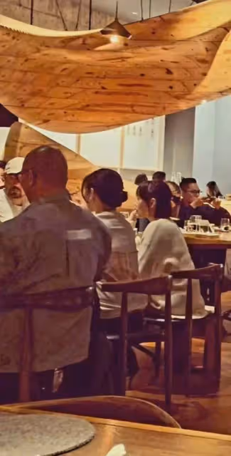 大S夫婦終於同框!二婚老公全程緊張不敢動,她打扮溫婉卻太端著
