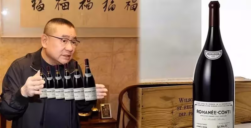71歲劉鑾雄罕見露面,面部浮腫氣色好轉,把嬌妻甘比輕擁入懷,網友:越來越有夫妻相