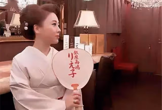 日本逆天媽媽桑:年入30億,只有金錢和狗不會背叛