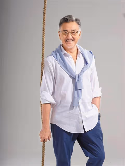 62歲港星曬短片曝近況,與妻子曾因風月片相識,結婚近30年如初戀