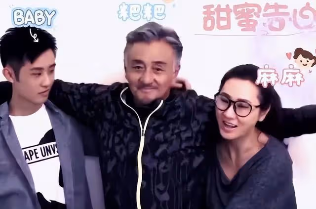 62歲港星曬短片曝近況,與妻子曾因風月片相識,結婚近30年如初戀