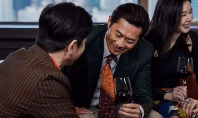 尺度大膽!TVB前男星與港姐天台演親熱戲,肉色內褲上陣直呼尷尬