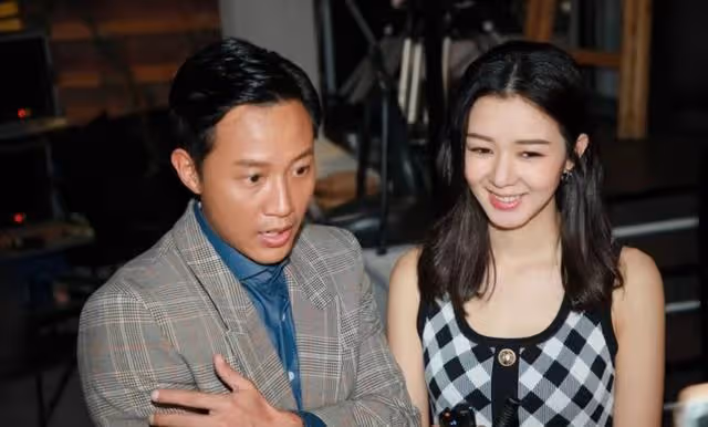 尺度大膽!TVB前男星與港姐天台演親熱戲,肉色內褲上陣直呼尷尬
